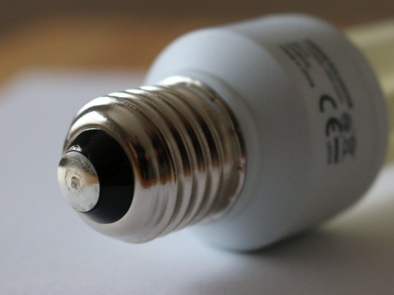 risparmio-energetico-lampadina